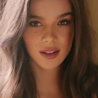 Hailee Steinfeld iPhone wallpaper