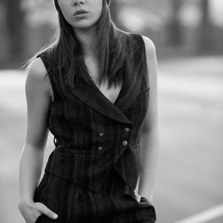 Hailee Steinfeld iPhone wallpaper