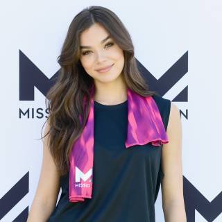 Hailee Steinfeld iPhone wallpaper