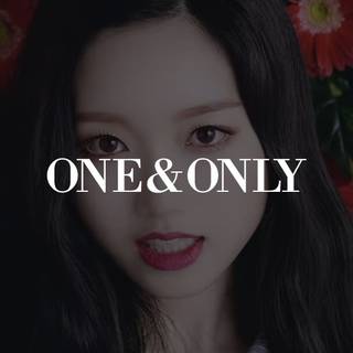 Loona Gowon phone wallpaper