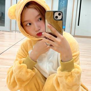 Loona Gowon phone wallpaper