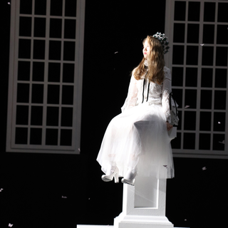 Loona Gowon phone wallpaper