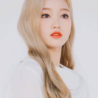 Loona Gowon phone wallpaper