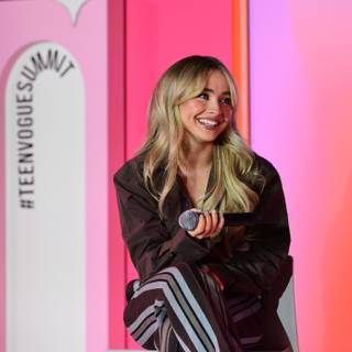 Sabrina Carpenter Nonsense wallpaper