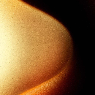 iPhone 15 gold wallpaper