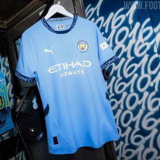 Manchester City kit wallpaper