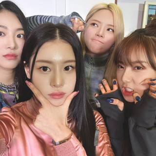 Hana Fifty Fifty wallpaper