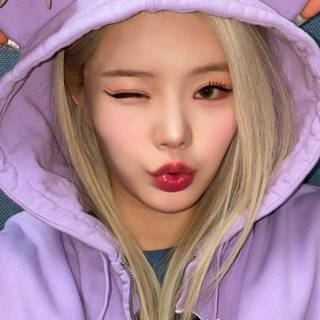 Keena Fifty Fifty wallpaper