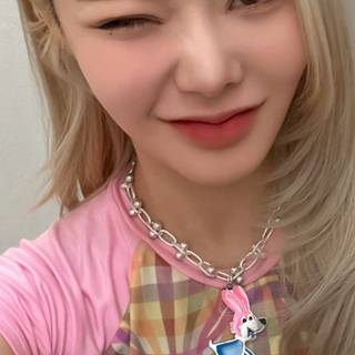 Keena Fifty Fifty wallpaper