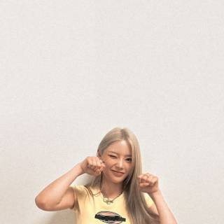 Keena Fifty Fifty wallpaper