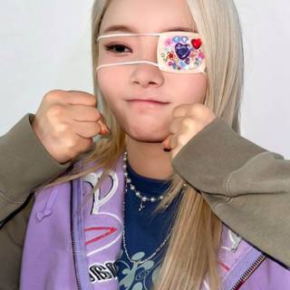 Keena Fifty Fifty wallpaper