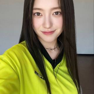 Chanelle Moon Fifty Fifty wallpaper