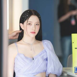 Chanelle Moon Fifty Fifty wallpaper