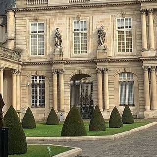 Old money iPhone wallpaper