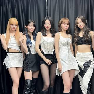 Le Sserafim phone wallpaper