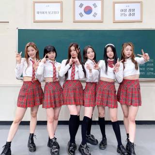 Le Sserafim phone wallpaper