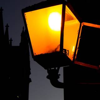 Street lamp iPhone wallpaper