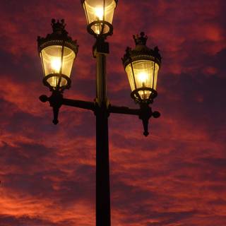 Street lamp iPhone wallpaper