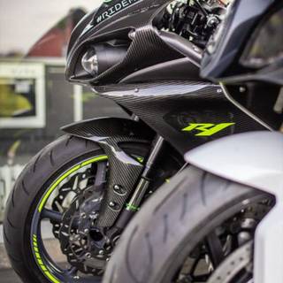 Yamaha R1 phone wallpaper