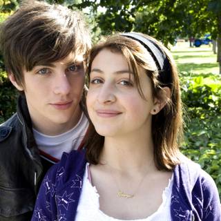 Angus, Thongs and Perfect Snogging wallpaper