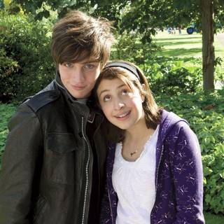 Angus, Thongs and Perfect Snogging wallpaper