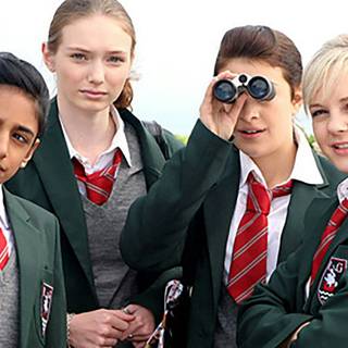 Angus, Thongs and Perfect Snogging wallpaper