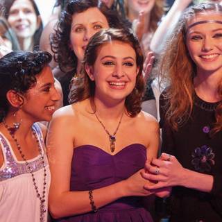 Angus, Thongs and Perfect Snogging wallpaper