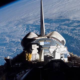 Space ship iPhone wallpaper