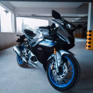 Yamaha R15 V4 M wallpaper