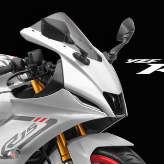 R15 V4 white wallpaper