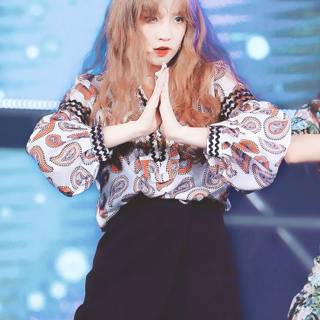 On Clap Yuqi wallpaper