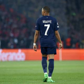 Kylian Mbappé desktop wallpaper