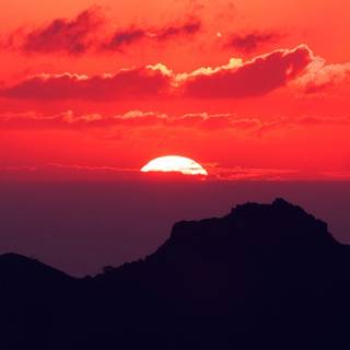 Red mountains 4k wallpaper