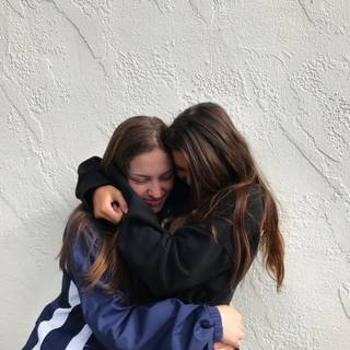 BFF hug wallpaper