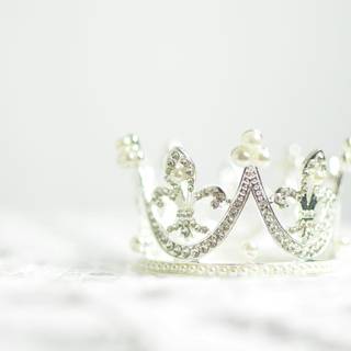 King and queen crown wallpaper