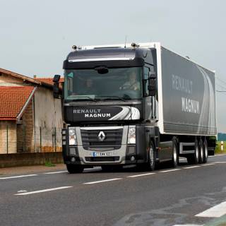 Renault Magnum wallpaper