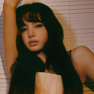 LISA New Woman wallpaper