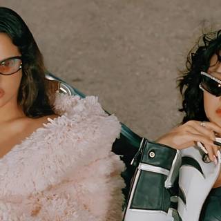 LISA New Woman wallpaper