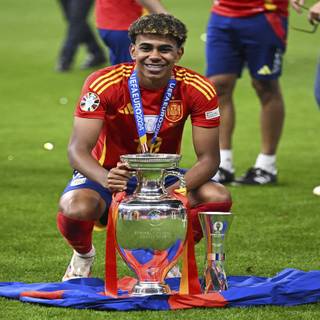 Lamine Yamal PC wallpaper