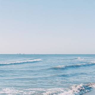Beach iPhone 13 wallpaper