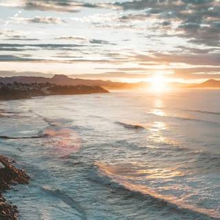 Beach iPhone 13 wallpaper