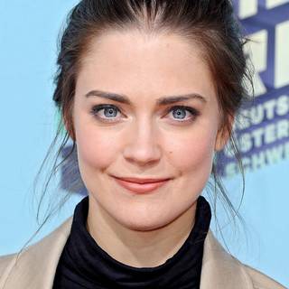 Laura Berlin wallpaper