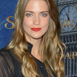 Laura Berlin wallpaper