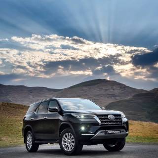 Fortuner logo wallpaper