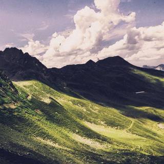 Sunny iPhone wallpaper