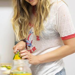 Elizabeth Olsen phone wallpaper