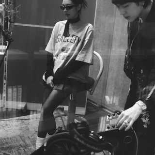 Jennie Spot! wallpaper