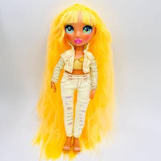 Rainbow High Sunny wallpaper