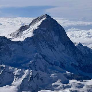 Everest 2024 wallpaper