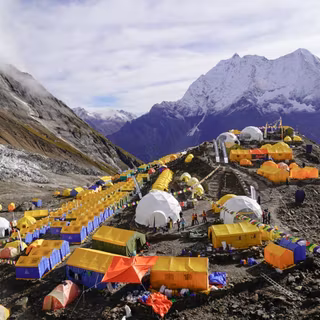 Everest 2024 wallpaper